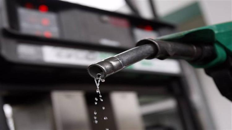 Το Πετρέλαιο σε Χαμηλό 12ετίας: Τι Σημαίνει για την Τιμή στην Αντλία