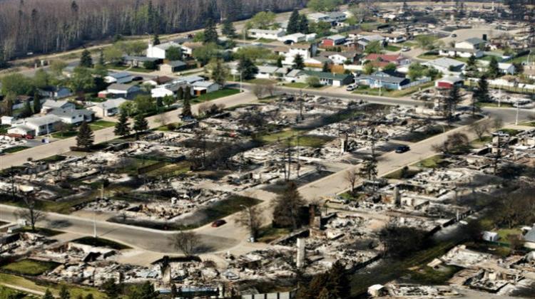 Καναδάς: Αυξημένα Μέτρα Πυροπροστασίας σε Πετρελαϊκές Εγκαταστάσεις Λόγω της Μεγάλης Φωτιάς