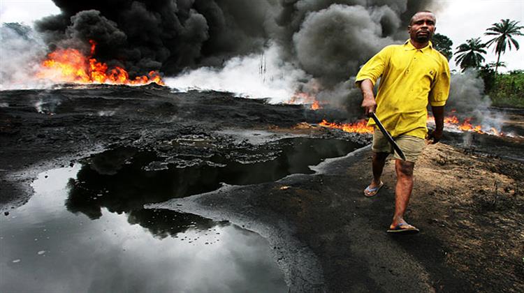 Νιγηρία: Οι Επιθέσεις Ένοπλων Ομάδων Οδηγούν σε Κατάρρευση την Παραγωγή Πετρελαίου