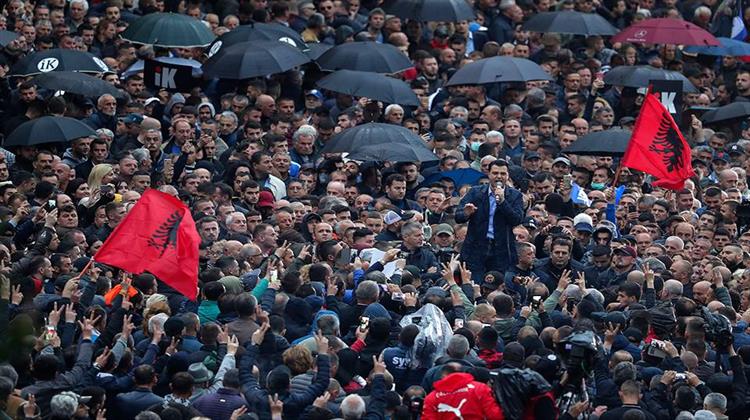 Εκρυθμη η Kατάσταση στην Αλβανία