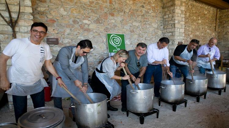 Δύο Χιλ. Μερίδες Φαγητό Μαγείρεψαν τα Μέλη του Σ.Ε.Σ.Α.Ε.  σε Συνεργασία με την Οργάνωση ΓΗ