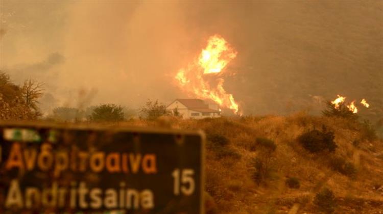 Οι Φλόγες Συνεχίζουν να Καταστρέφουν την Ηλεία - Ευθύνεται η Κλιματική Κρίση για τις Πυρκαγιές;