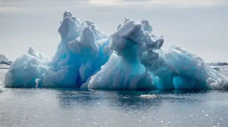 Πρωτοφανής Kαταρρακτώδης Bροχή στη Γροιλανδία Λιώνει Ταχύτερα τους Πάγους