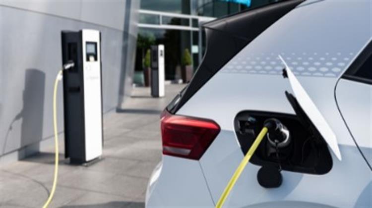 CEO Stellantis: H Προώθηση των Ηλεκτρικών Οχημάτων στην Ευρώπη Ενέχει Περιβαλλοντικούς και Κοινωνικούς Κινδύνους
