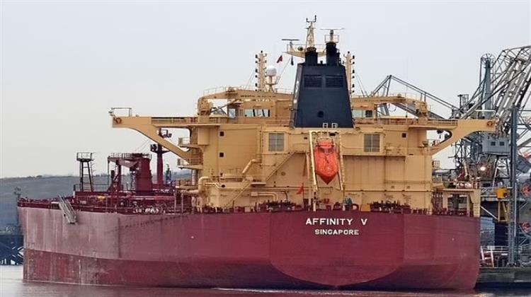 Αίγυπτος: Γιγάντιο Δεξαμενόπλοιο Έκλεισε Χθες τη Διώρυγα του Σουέζ για Είκοσι Λεπτά