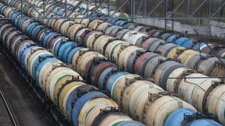 Ρωσία: Εξετάζει Μείωση της Παραγωγής Πετρελαίου Κατά 5% Λόγω Κυρώσεων