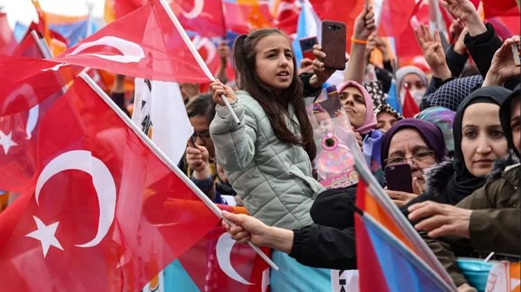 Τουρκία: Στις Κάλπες με την Οικονομία σε Δίνη