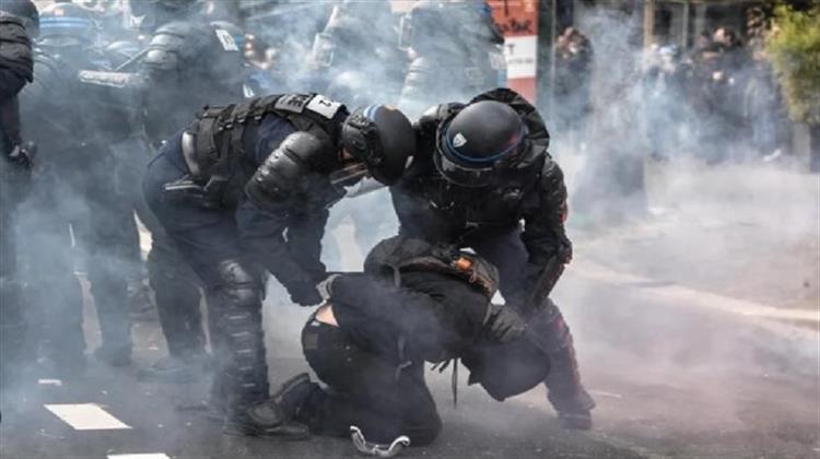 Γαλλία: Η Αστυνομία Συγκρούστηκε με Ακτιβιστές πριν από τη Γενική Συνέλευση της TotalEnergies