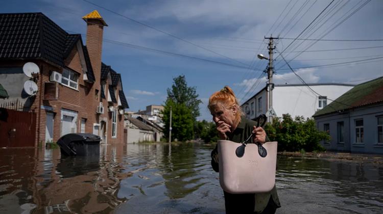 Ουκρανία: Οι Πλημμύρες Αναγκάζουν τη Ρωσία να Υποχωρήσει στη Χερσώνα