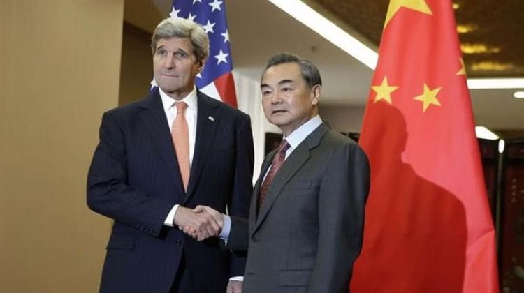 Kίνα: Ο Κέρι Συναντά τον Επικεφαλής της Κινεζικής Διπλωματίας Ουάνγκ Γι