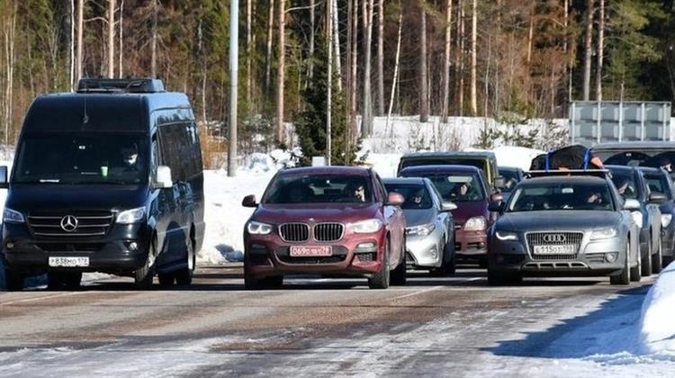 Μπλόκο στα Ρωσικά Αυτοκίνητα με Συνοριακούς Ελέγχους Επιχειρεί η Φινλανδία