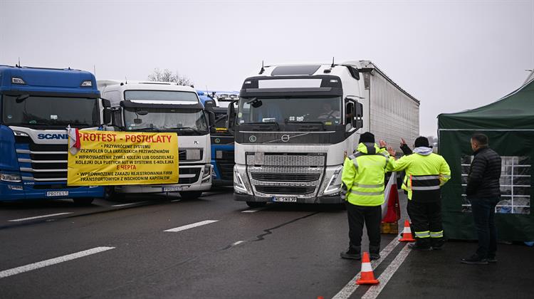 Η Βαρσοβία Επιμένει στην Επαναφορά Περιορισμών της ΕΕ για τους Ουκρανούς Οδηγούς Φορτηγών