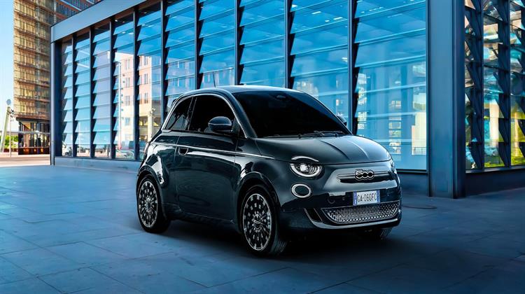 Η Stellantis «βγάζει από την πρίζα» το Fiat 500e για 4 εβδομάδες