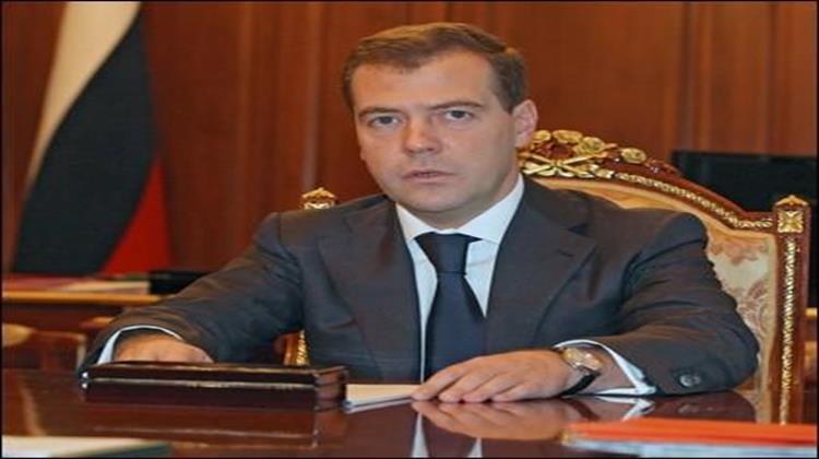 Medvedev Pledges Crimea Money, Energy