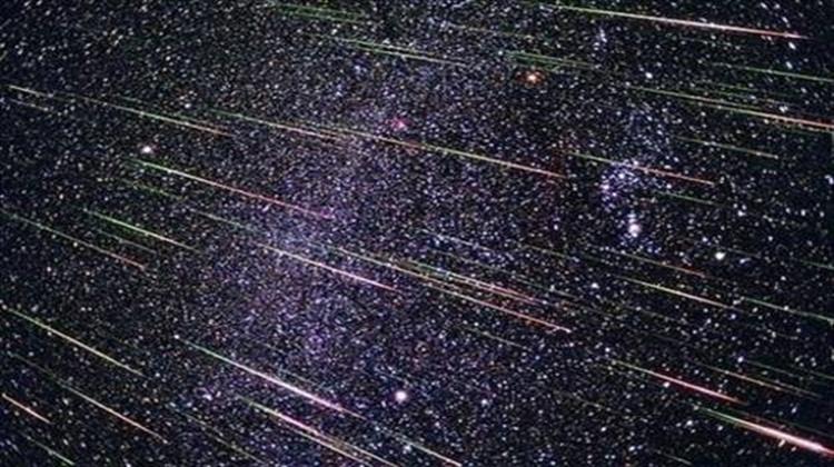 Βρέχει Αστέρια Απόψε από την Ουρά του Κομήτη Χάλεϊ