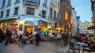Βρυξέλλες: Απαγόρευση των Θερμαντικών Σωμάτων Εξωτερικού Χώρου σε Καφετέριες και Εστιατόρια για Λόγους Εξοικονόμησης Ενέργειας