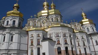 Οι Ουκρανικές Αρχές Πετάνε Έξω Από την Παγκοσμίως Γνωστή Λαύρα του Κιέβου την Ορθόδοξη Εκκλησία που Υπάγεται στη Μόσχα