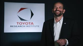 Γιατί η Toyota Επενδύει σαν Τρελή σε Μπαταρίες και τι Γίνεται με το Λίθιο