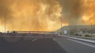 Ανεξέλεγκτη η Φωτιά στο Λουτράκι - Κλειστή η Εθνική Οδός